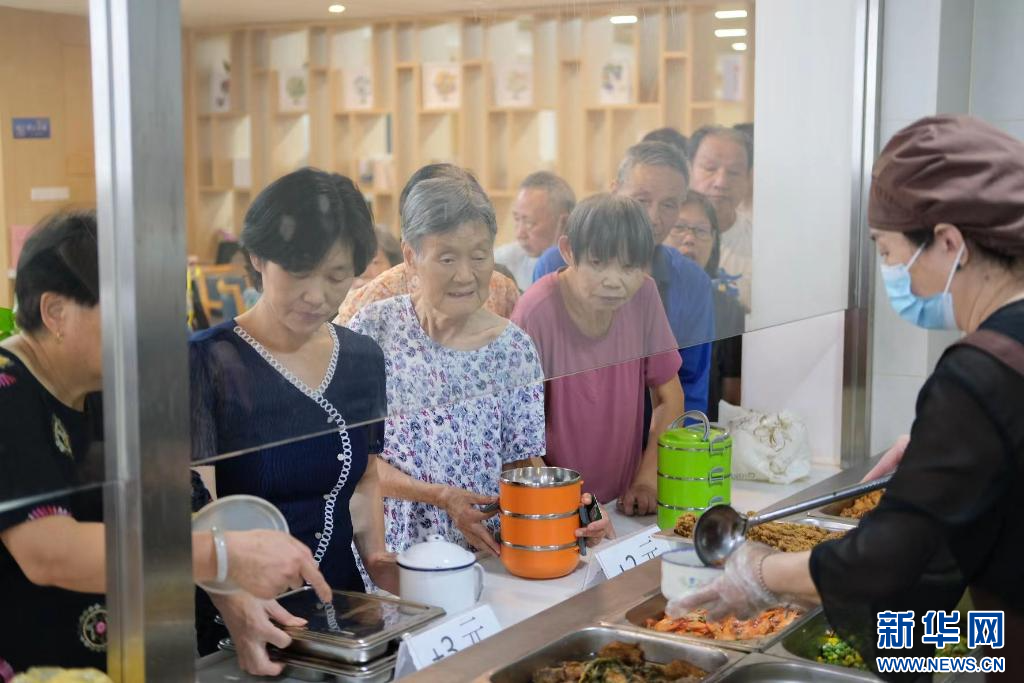 社區(qū)食堂悄然走紅 如何既辦出公益又辦出效益？